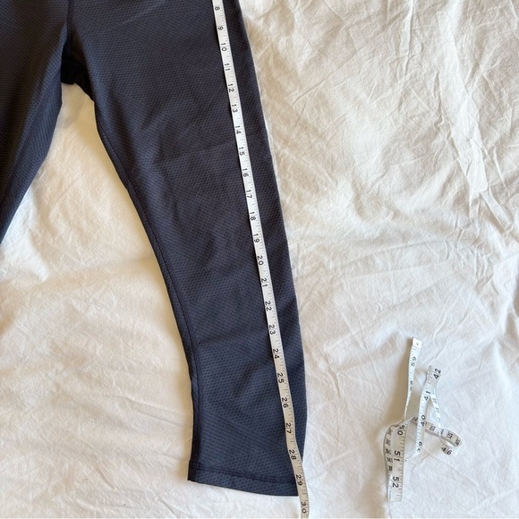 Prana 3/4 leggings in grey size small - Picture 4 of 8